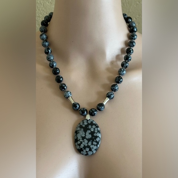 Handmade Jewelry - 22-1/2 inch Snowflake Obsidian Gemstone bead necklace NWOT